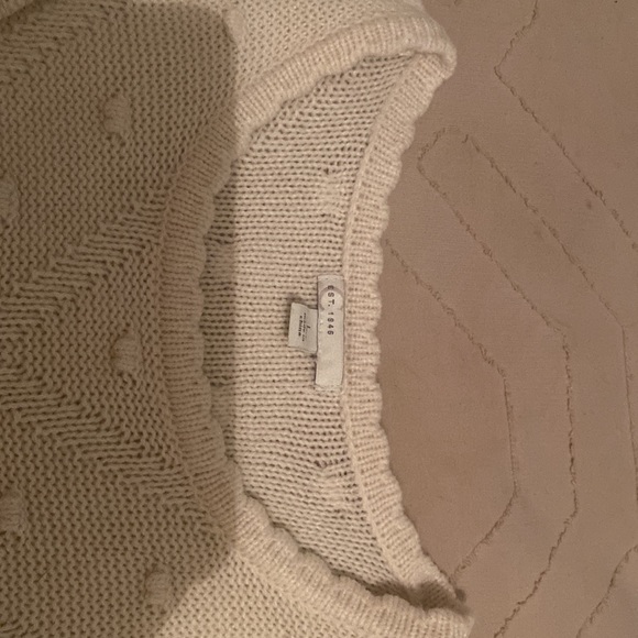 Comfy cream sweater size large - Picture 5 of 5